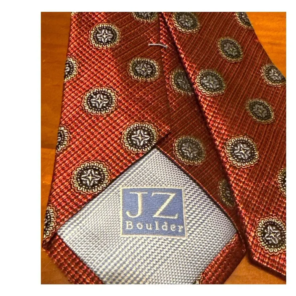 JZ‎ Boulder 100% Silk Necktie, Red Medallion Design, NWOT
